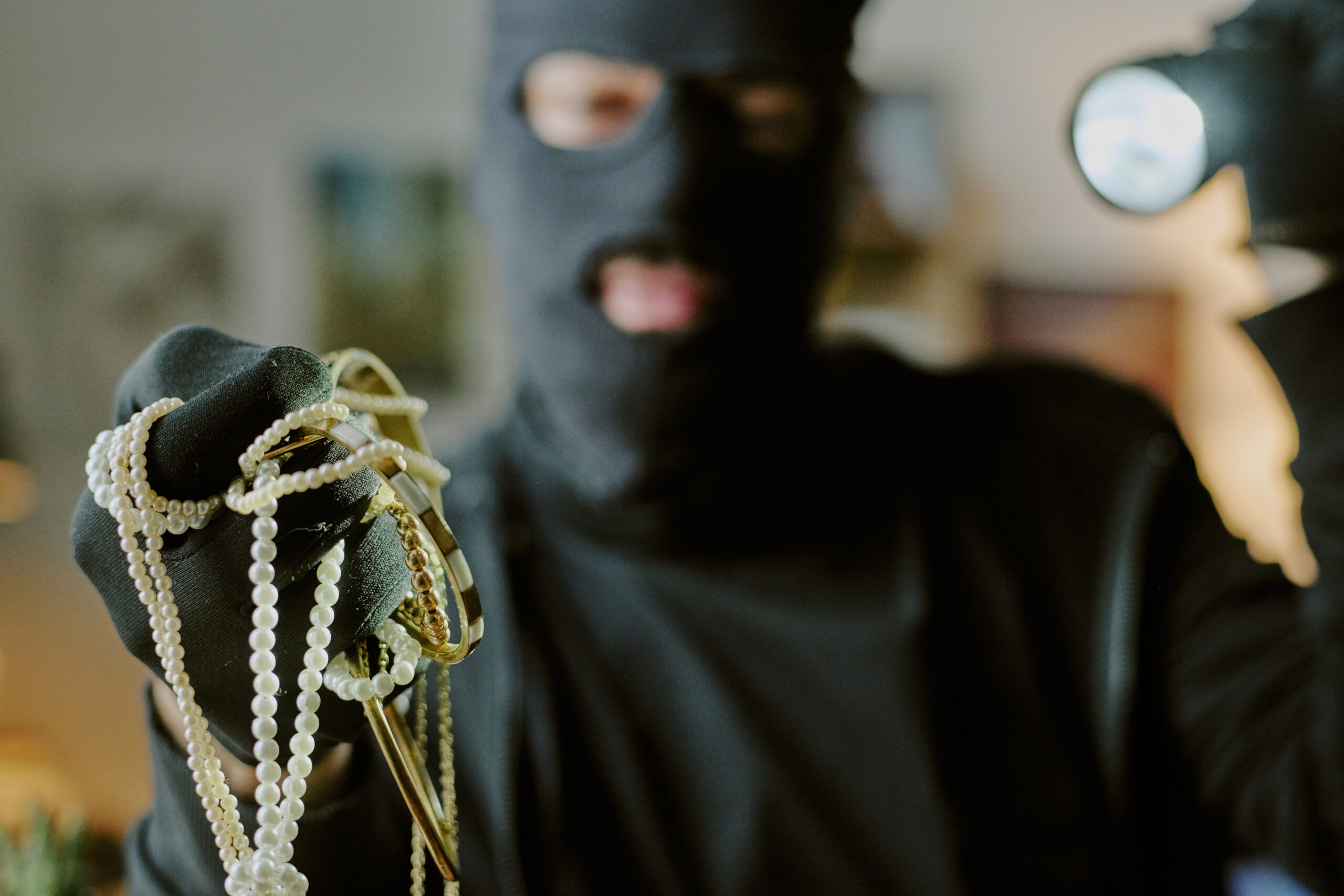 Lauth Investigations International | Art & Jewelry Theft